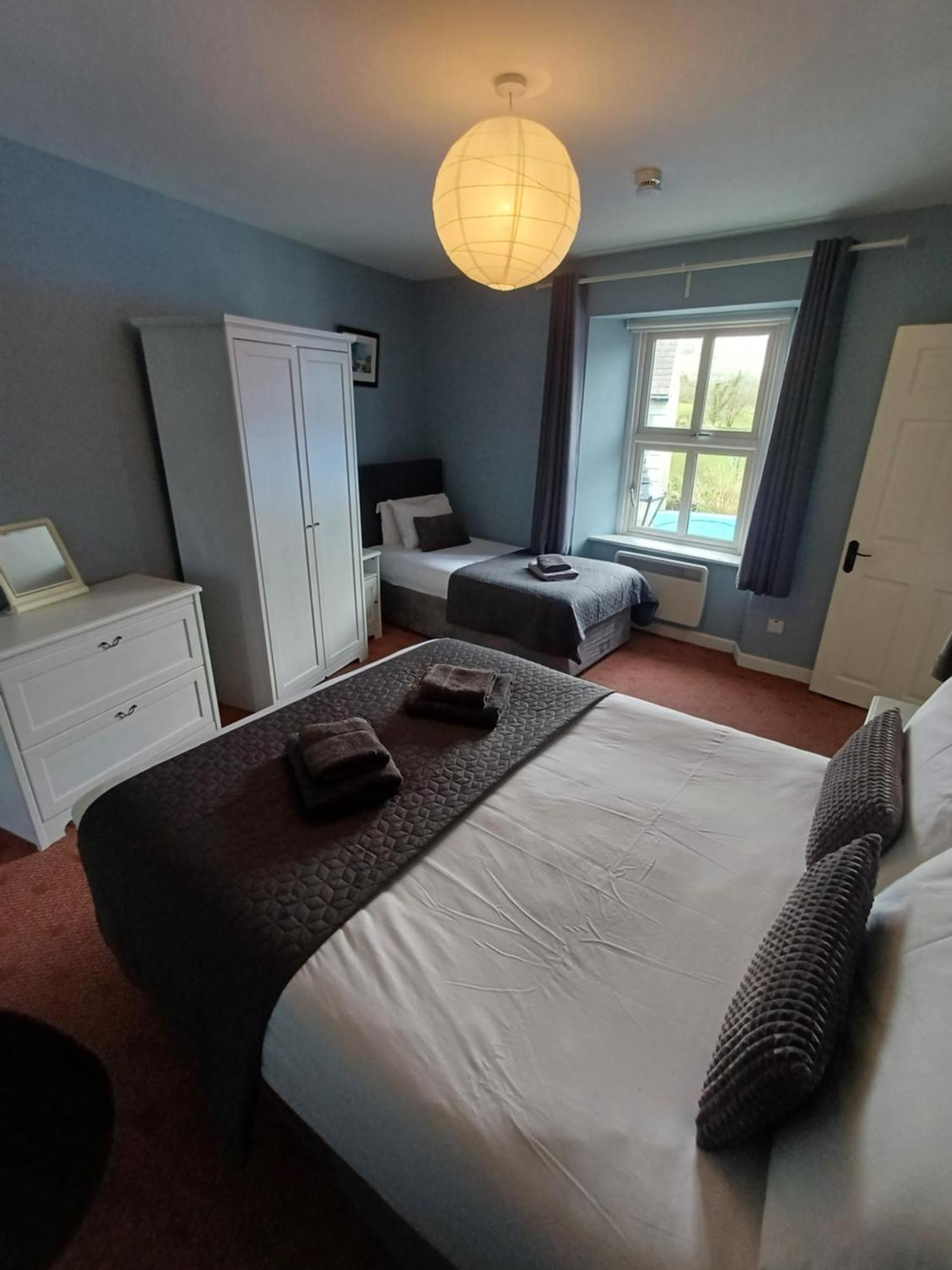 Clonbur House - One Bedroom Apartment Голвей Екстер'єр фото